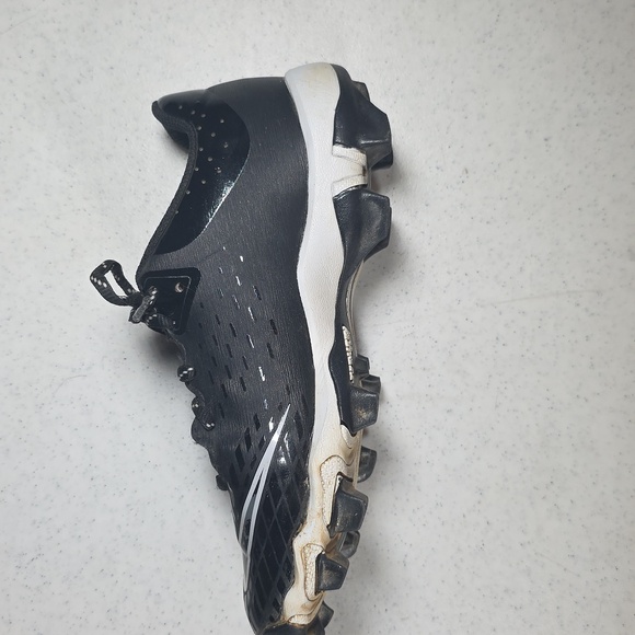 Nike Black and White Athletic Cleats Size 3Y - Picture 8 of 9